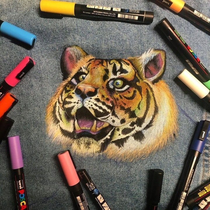 Zestaw 16 markerów plakatowych Uni Posca PC-5M