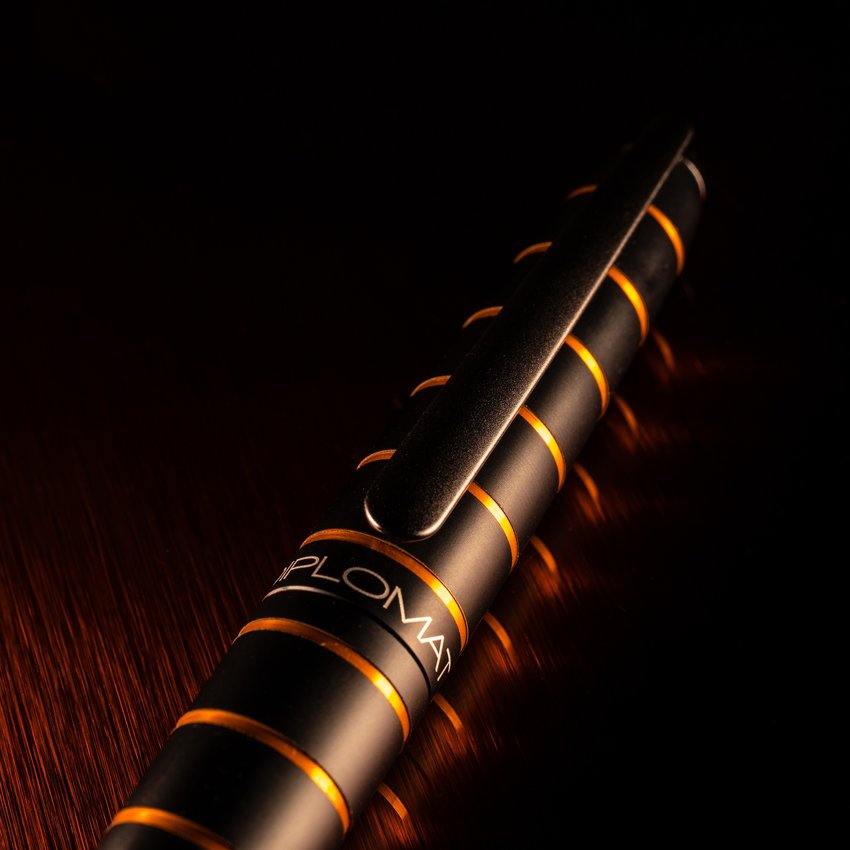 Pióro wieczne DIPLOMAT Elox Ring M 14ct czarne/pomarańczowe