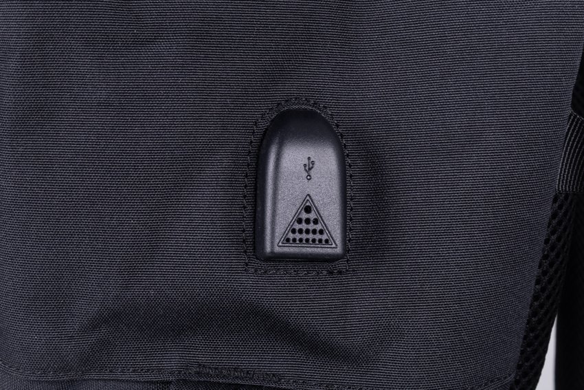 Plecak DONAU TRAVEL Warsaw 15,6" 23l USB + kabel czarny