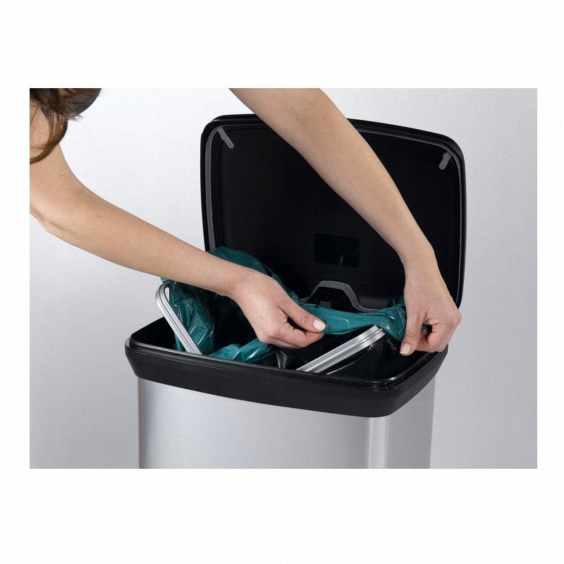 Metalowy kosz pedałowy 50L srebrny Curver 187177