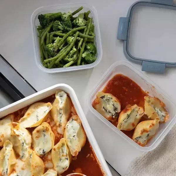 Prostokątny pojemnik na żywność 1L Curver model 249393